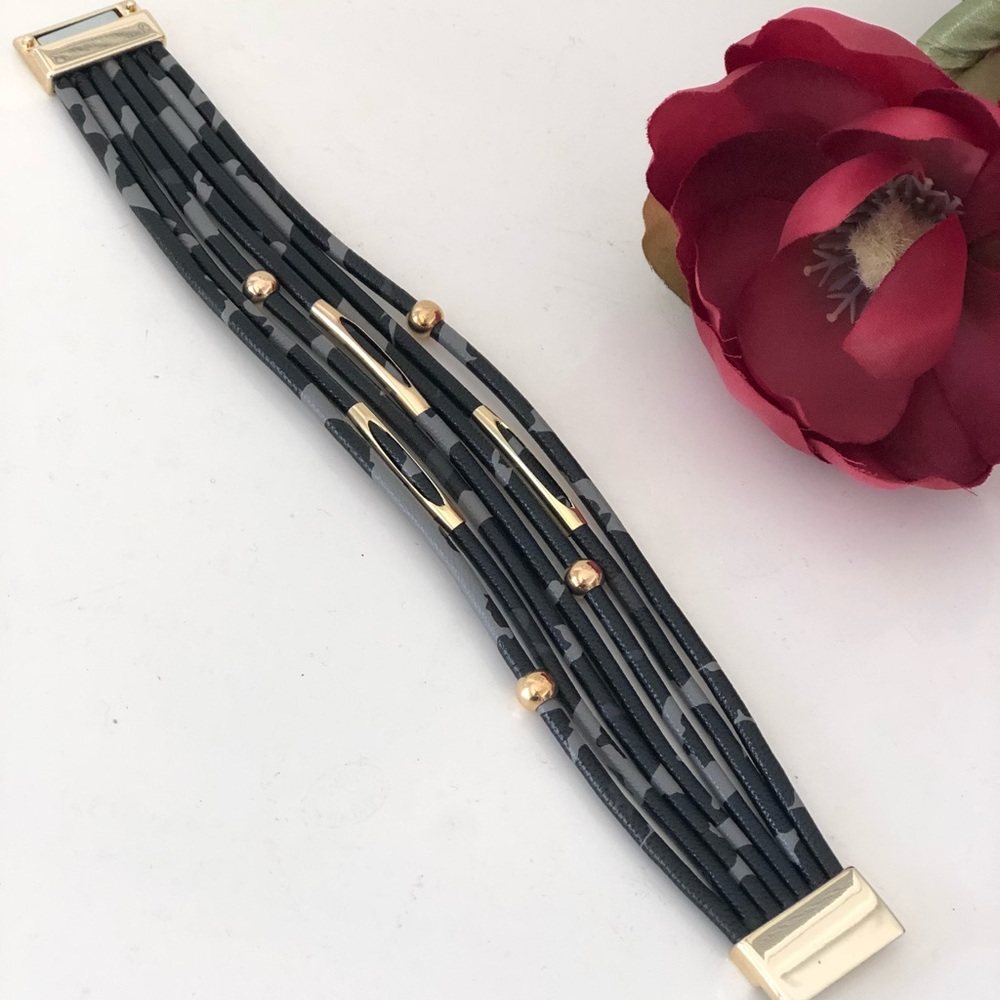 🎉 HP 🎉 Camouflage print cuff bracelet - Picture 2 of 2